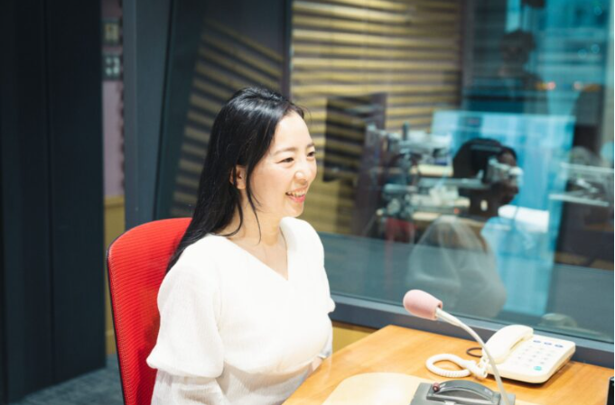 葵紀子主宰ビジネススクールについてニッポン放送に出演の様子